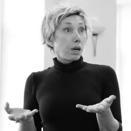 Перед премьерой 4 апреля Елена Воробей о необычном сочетании юмора и тайны в "Она разгадала убийство" и о ЦДКЖ